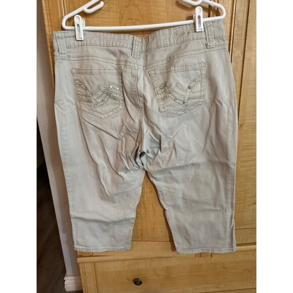 Hydraulic Womens Beige Capri Jeans Size 14 With Rhinestone Embellishments 17”Ins - Picture 5 of 6